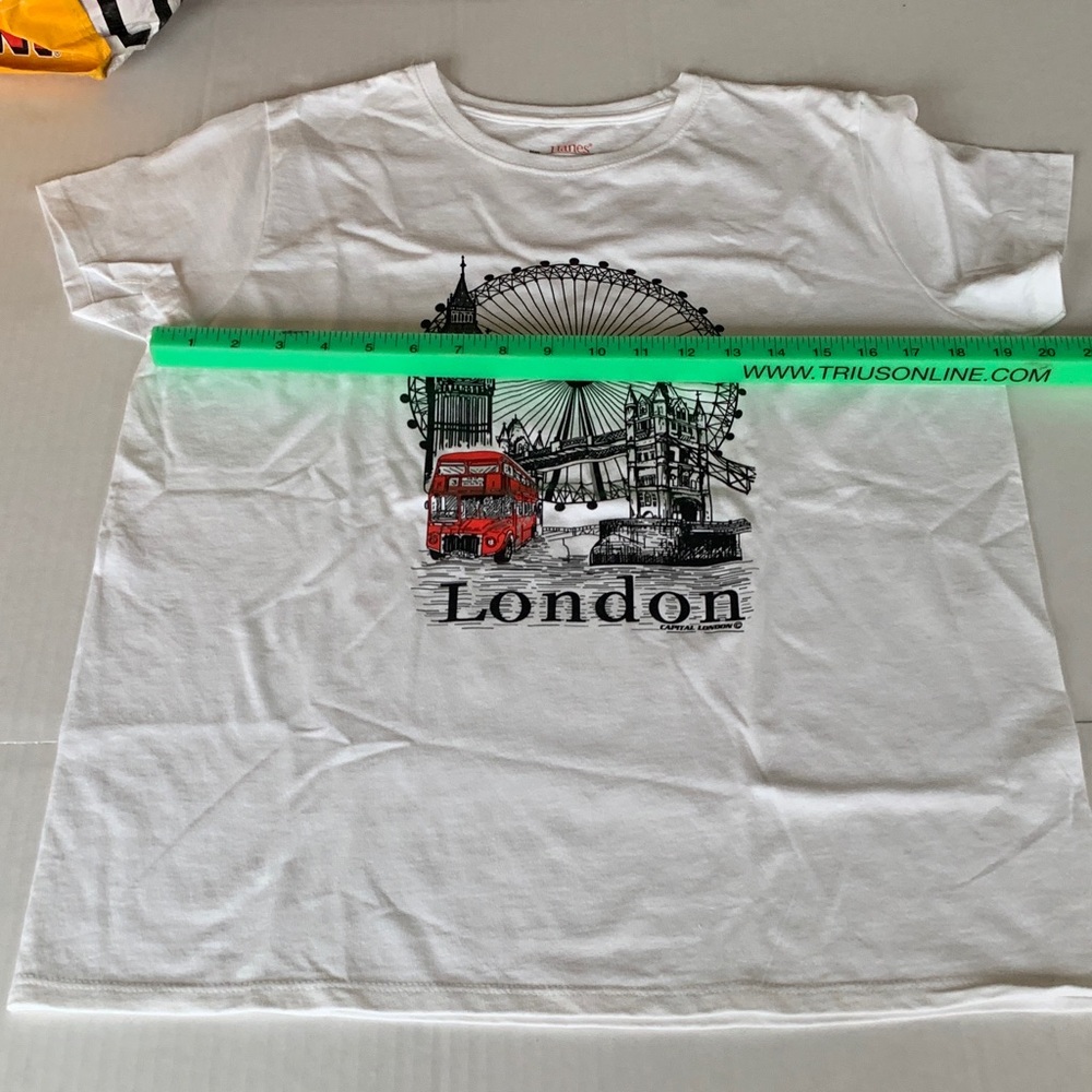 VGUC Hanes White London Graphic Women's Tee size Medium